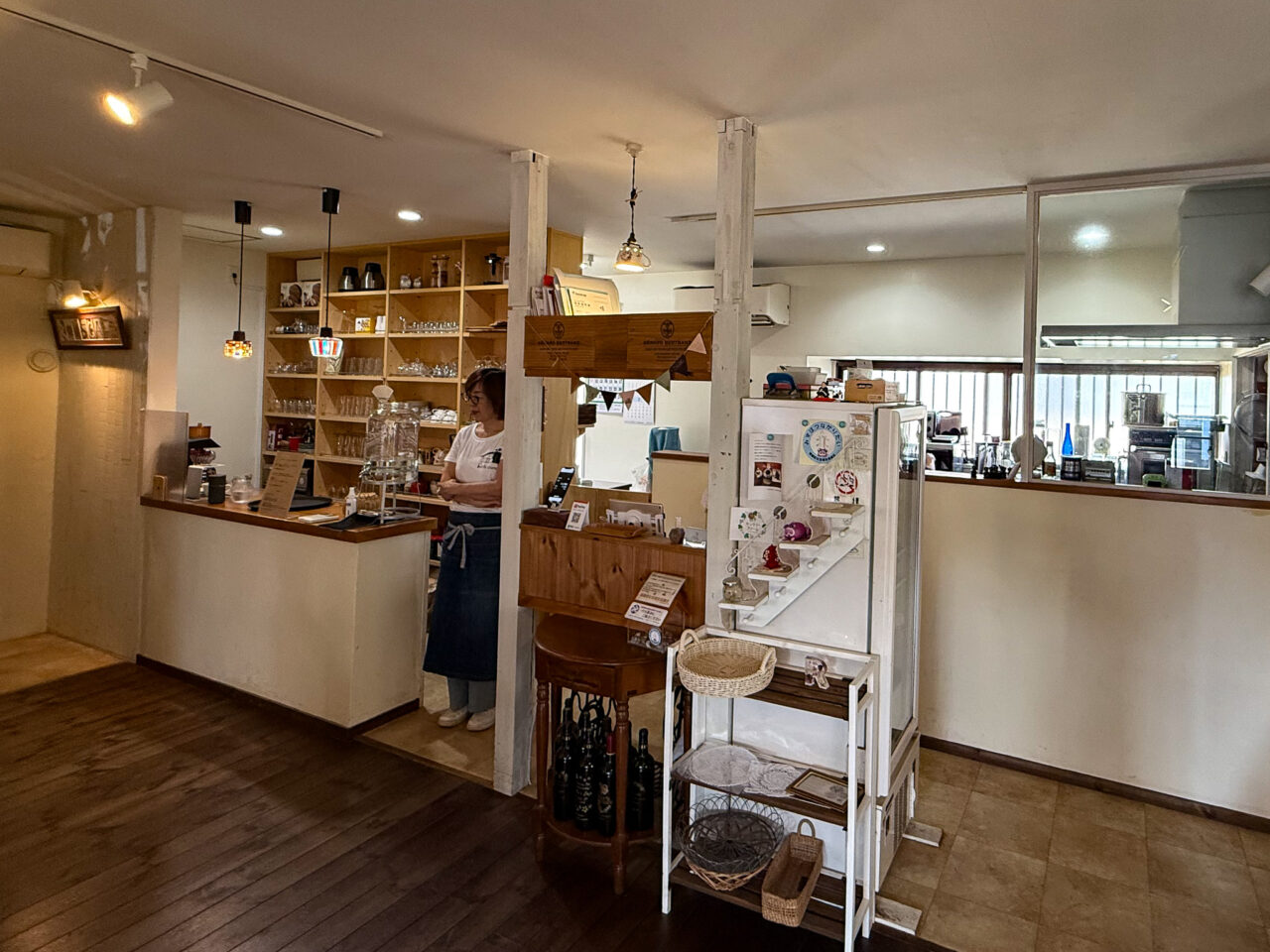 2025年5月 Ron's Cafe Inside the store1