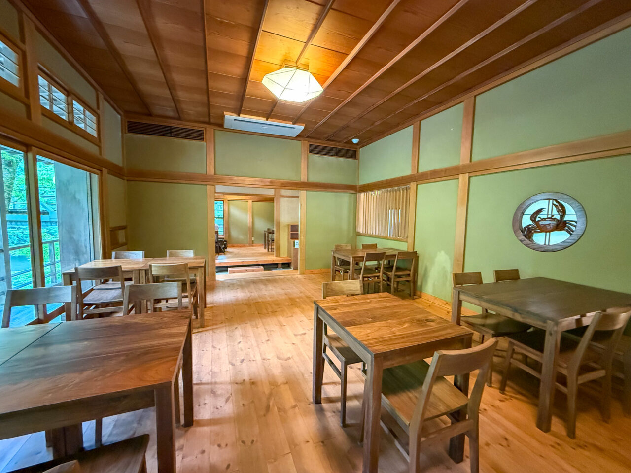 2025年7月 cafe雫店内1