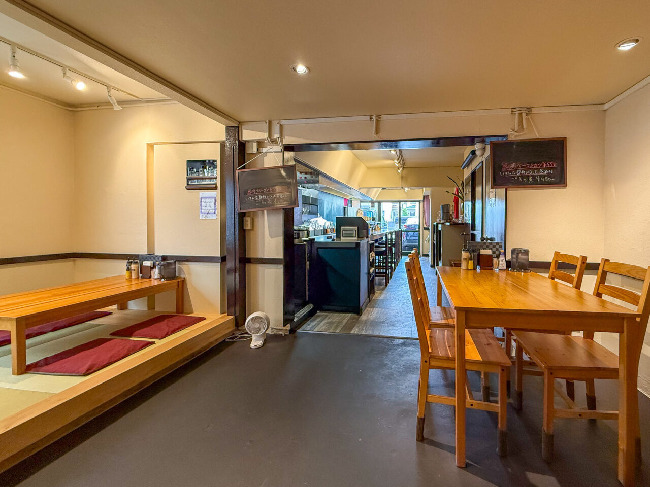 2025年10月 とんかつ芯 店内