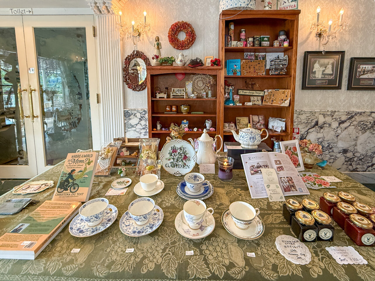 群青紀行：ローズ タウン ティー ガーデン店内