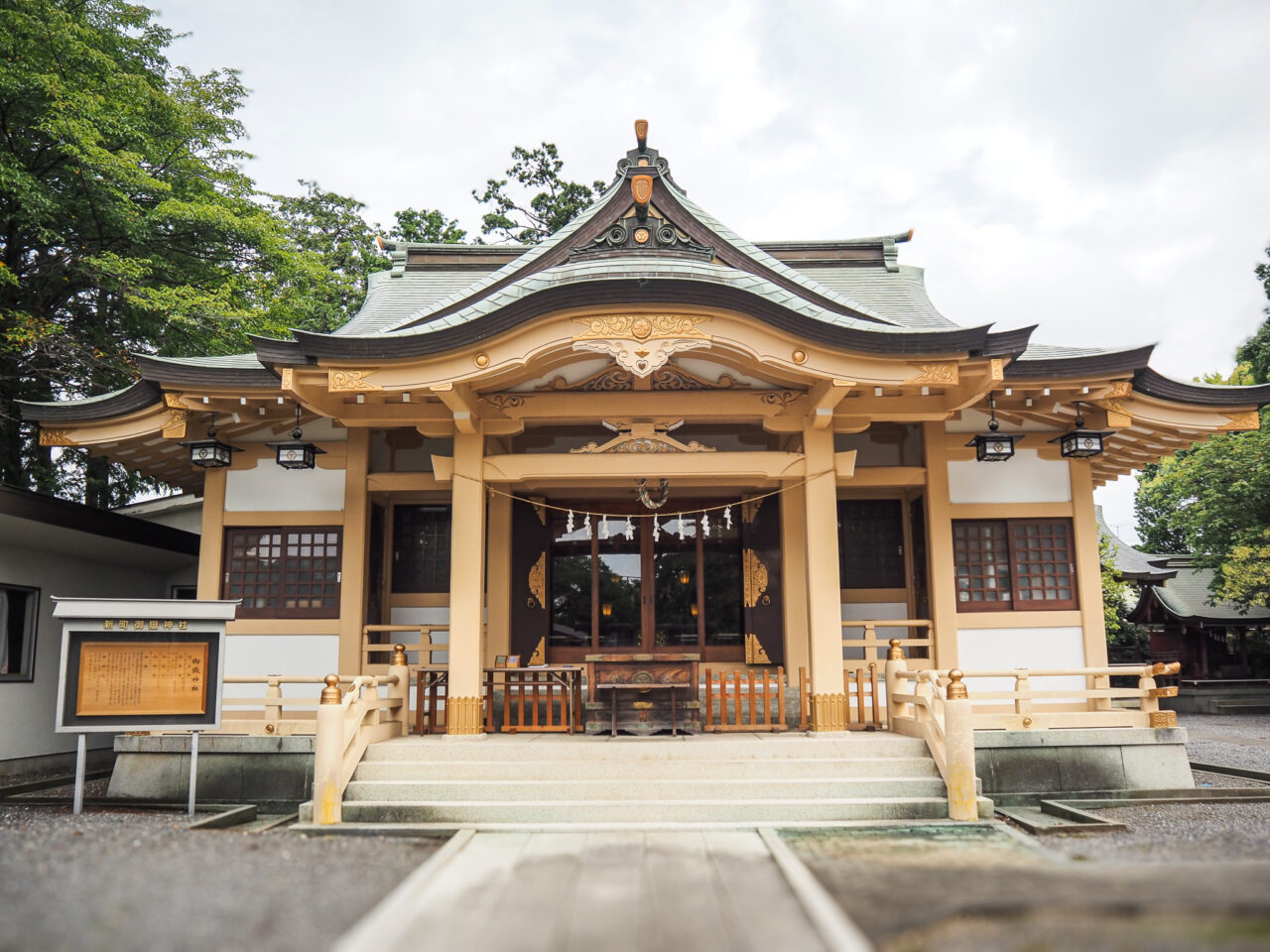 新町御嶽神社の拝殿