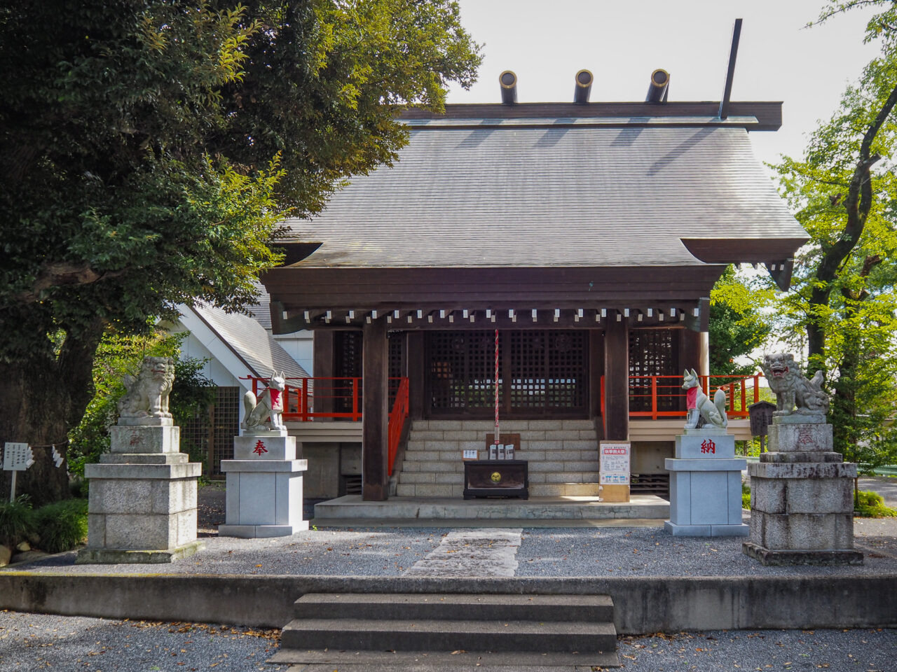 稲荷神社の拝殿