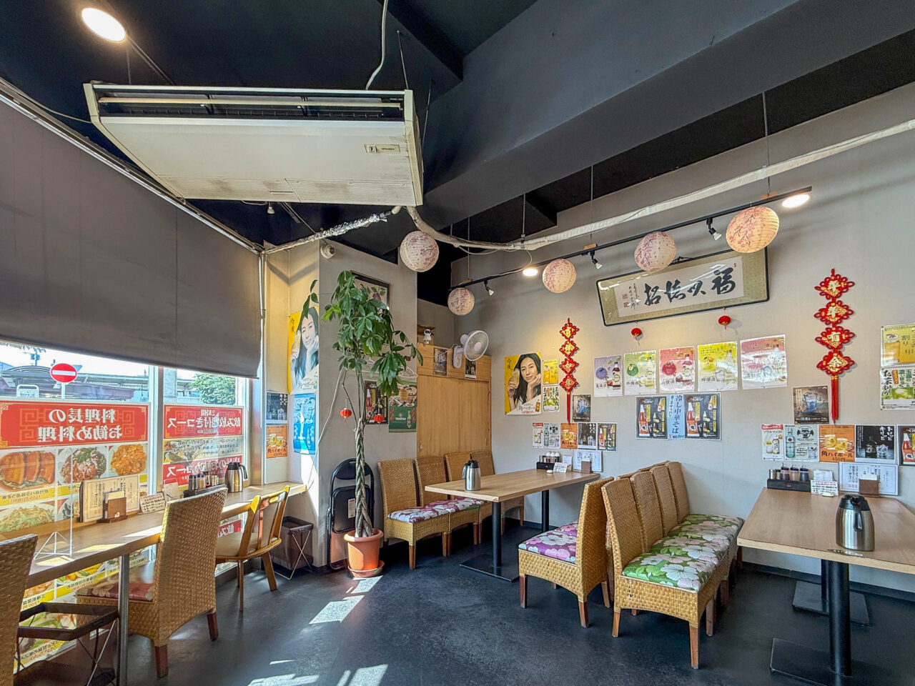 縁来亭 羽村店の店内