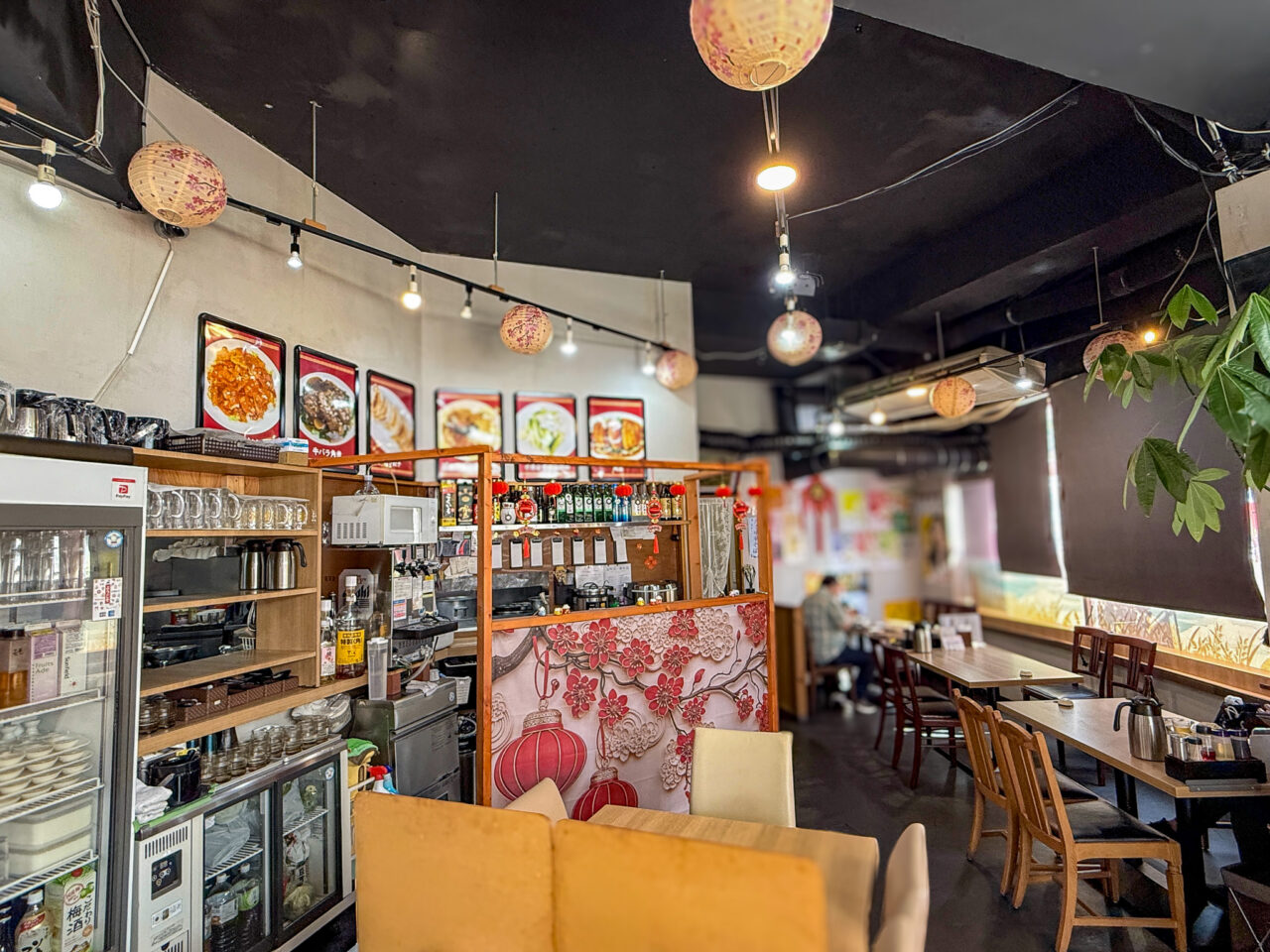 縁来亭 羽村店の店内