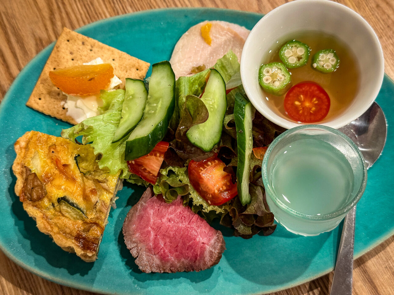 Surrenderのスープカレーのセットサラダ
