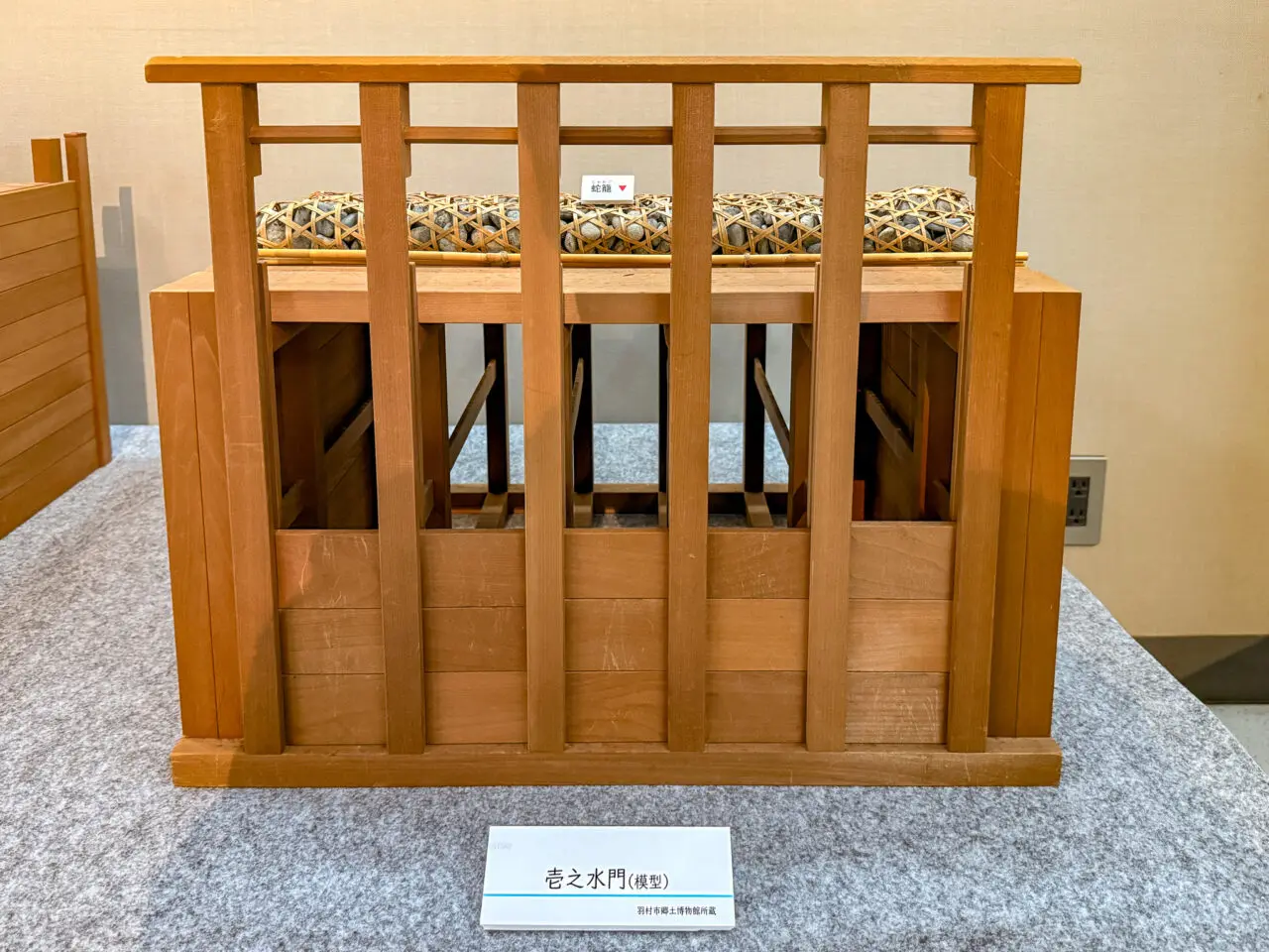玉川上水絵図展の「壱之水門」模型