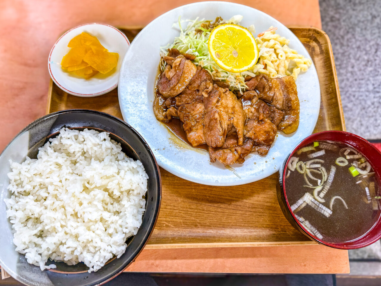 勝来軒の肉炒め定食