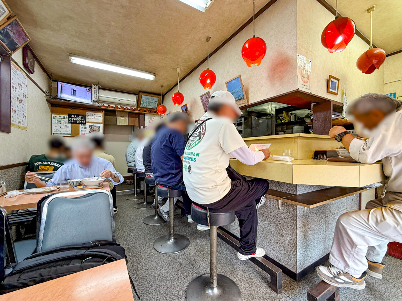 勝来軒の店内