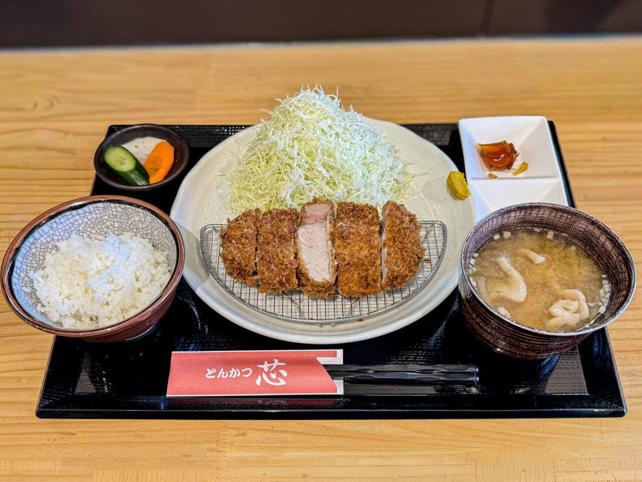 肉問屋直営「とんかつ芯」の「特選リブロースカツ定食」