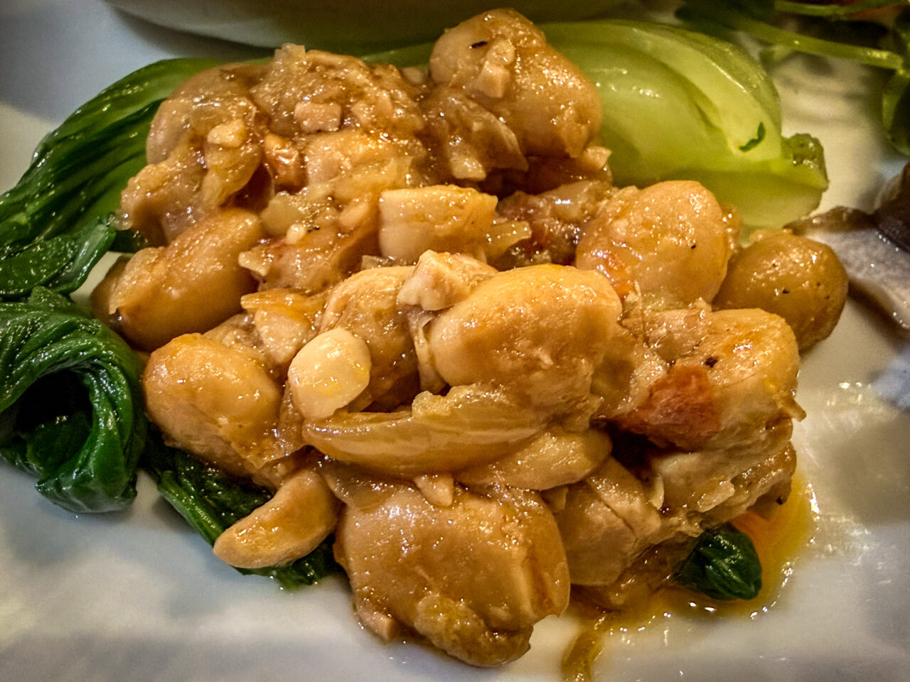 菜食プレートの「青梗菜のピリ辛大豆ソース」